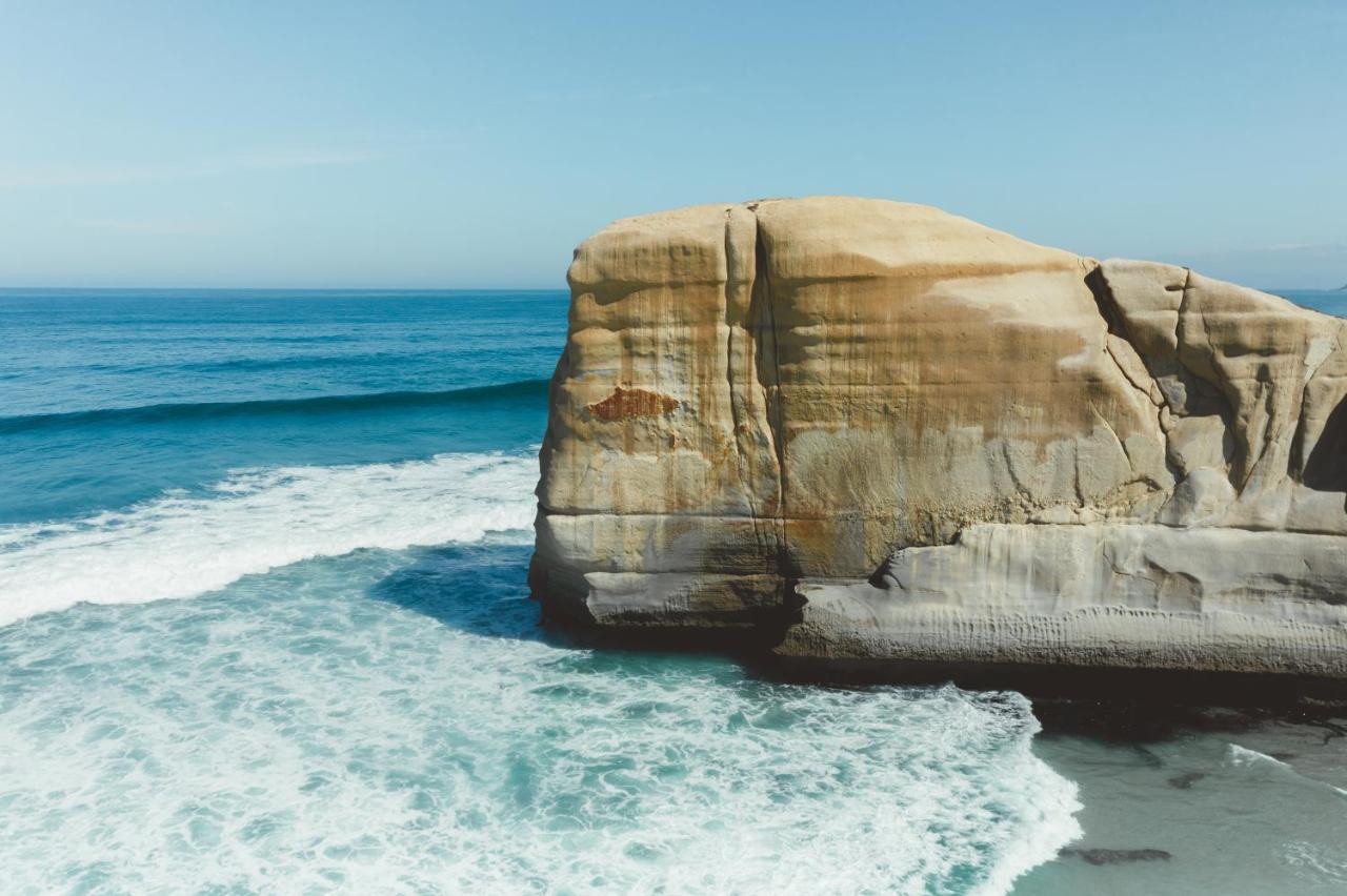 Ebb-Дюндин Екстериор снимка The rock formation at the beach