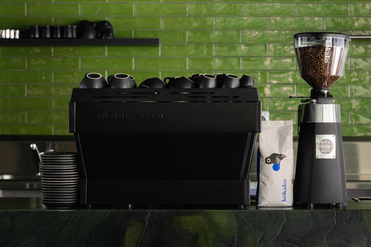 Ebb-Дюндин Екстериор снимка A coffee machine