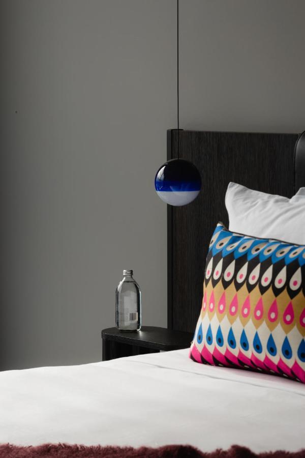 Ebb-Дюндин Екстериор снимка The lampshade of the pendant lamp "Globe"