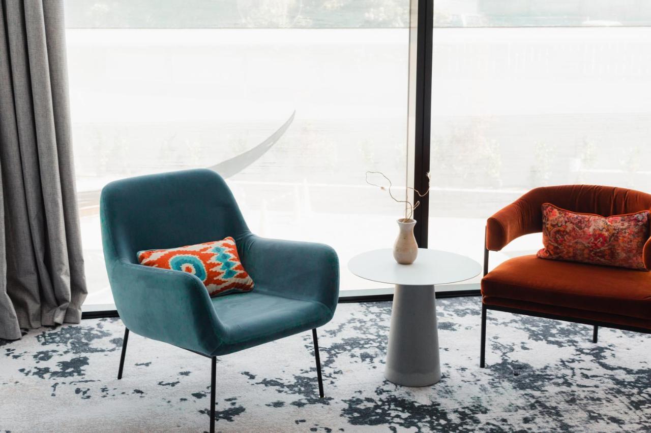 Ebb-Дюндин Екстериор снимка The 1950s armchair, designed by Hans Wegner, is a classic example of Danish design.